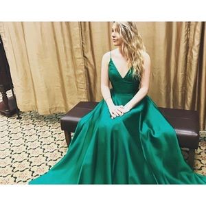 Emerald Green Long Prom Dress (worn once, size 4)
